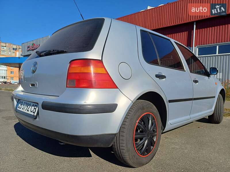 Хетчбек Volkswagen Golf 1998 в Чернігові
