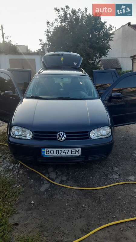 Універсал Volkswagen Golf 2001 в Тернополі