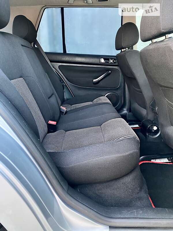 Хэтчбек Volkswagen Golf 2001 в Дрогобыче