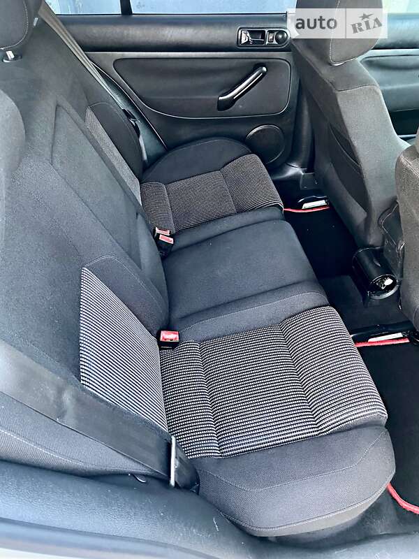 Хэтчбек Volkswagen Golf 2001 в Дрогобыче