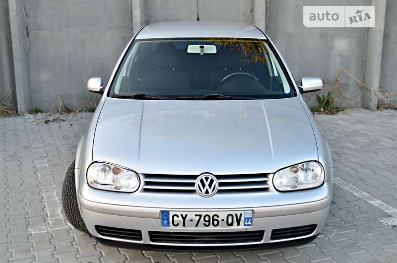 Хэтчбек Volkswagen Golf 2001 в Дрогобыче