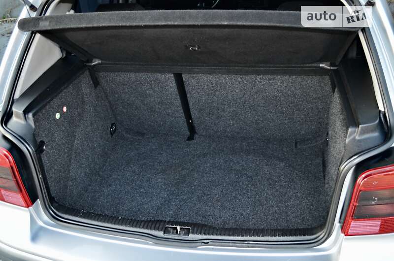 Хэтчбек Volkswagen Golf 2001 в Дрогобыче