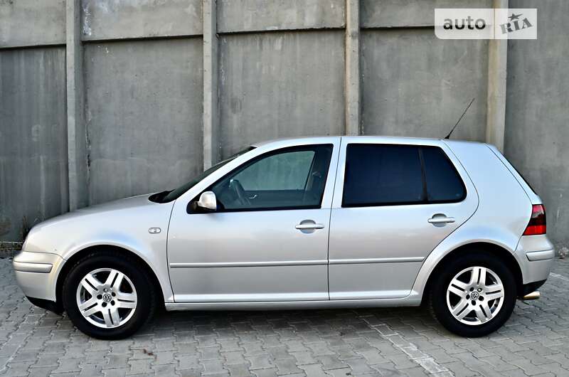 Хэтчбек Volkswagen Golf 2001 в Дрогобыче