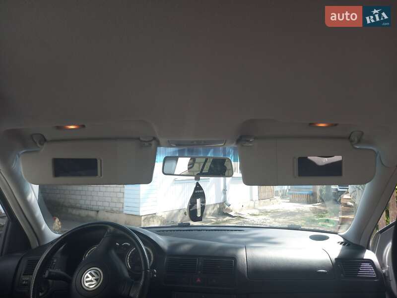 Універсал Volkswagen Golf 2004 в Ємільчиному