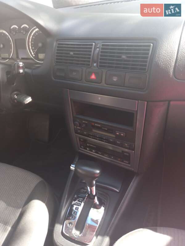 Універсал Volkswagen Golf 2004 в Ємільчиному