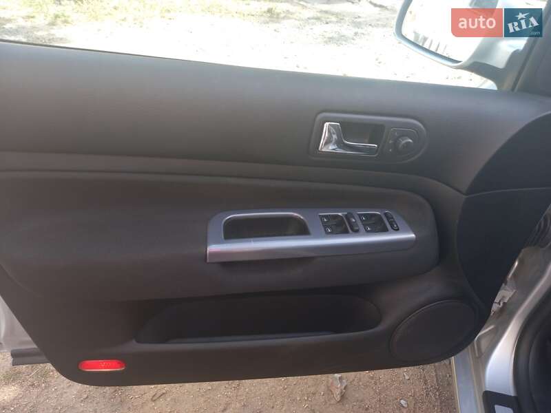 Універсал Volkswagen Golf 2004 в Ємільчиному