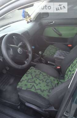 Хэтчбек Volkswagen Golf 1998 в Краснограде