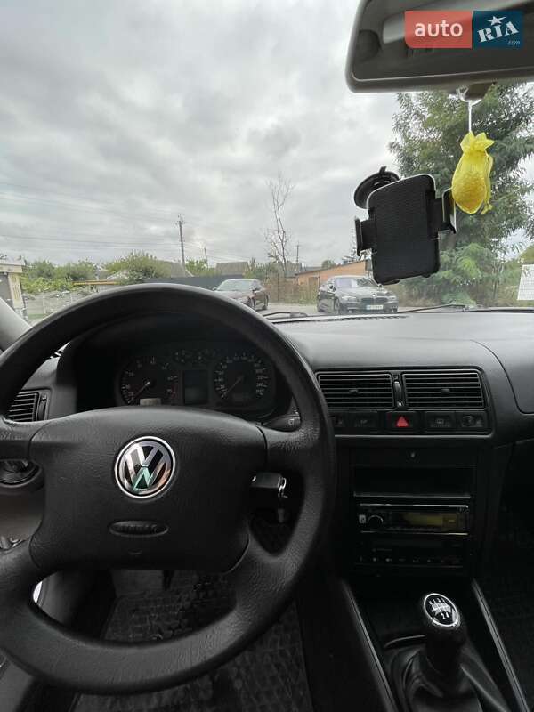Універсал Volkswagen Golf 2001 в Вінниці