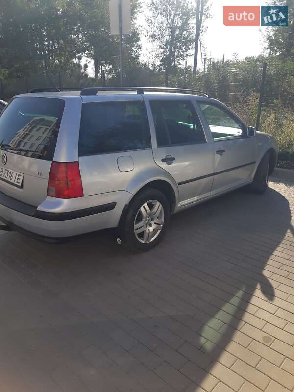 Універсал Volkswagen Golf 2001 в Вінниці