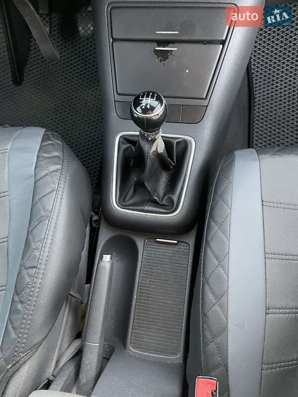 Хетчбек Volkswagen Golf 2005 в Сокалі