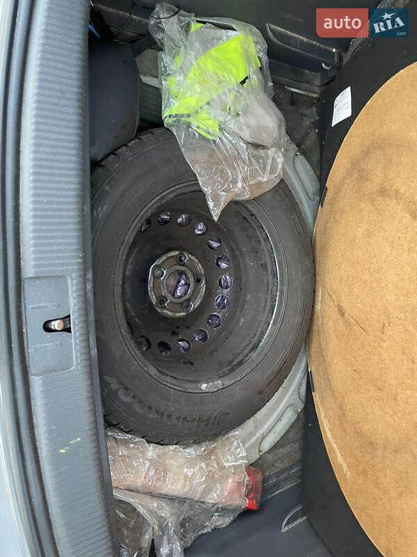 Хетчбек Volkswagen Golf 2005 в Сокалі