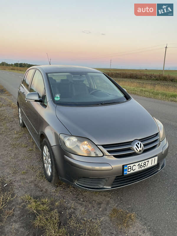 Хетчбек Volkswagen Golf 2005 в Сокалі