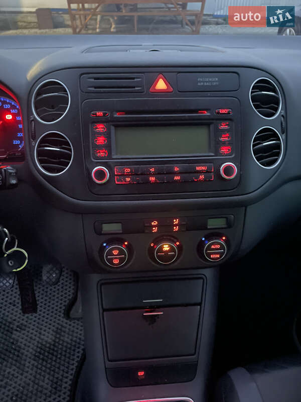 Хетчбек Volkswagen Golf 2005 в Сокалі