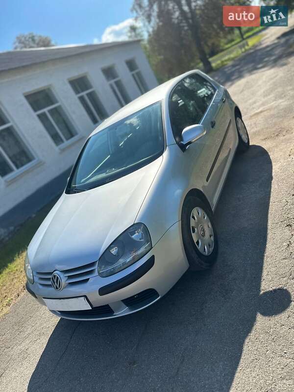 Хэтчбек Volkswagen Golf 2004 в Новомосковске