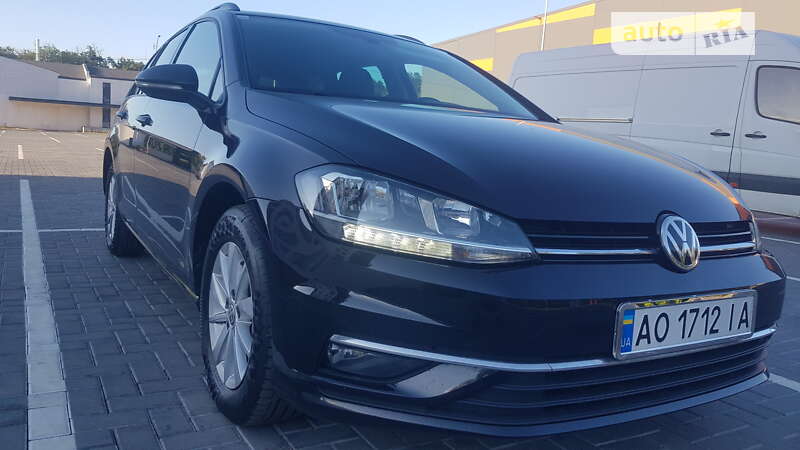 Універсал Volkswagen Golf 2020 в Ужгороді