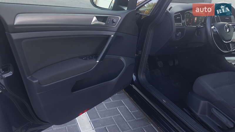 Універсал Volkswagen Golf 2020 в Ужгороді