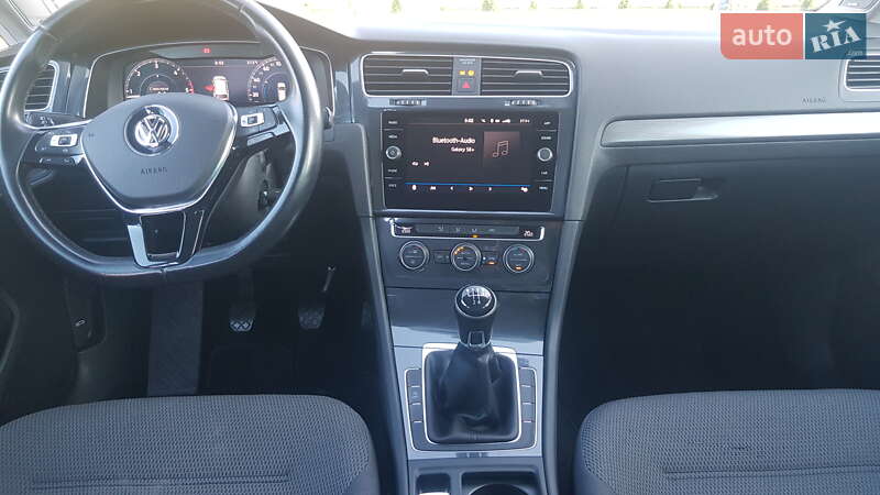 Універсал Volkswagen Golf 2020 в Ужгороді