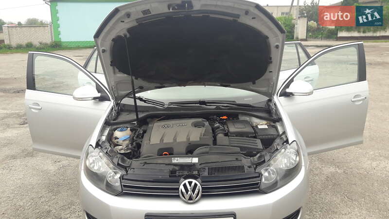 Універсал Volkswagen Golf 2009 в Острозі