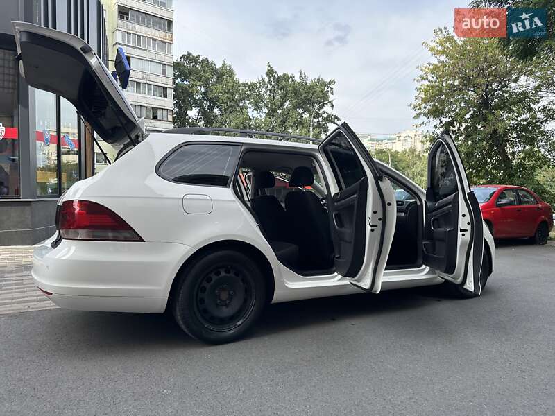 Універсал Volkswagen Golf 2013 в Києві