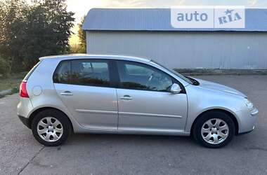 Хэтчбек Volkswagen Golf 2005 в 
