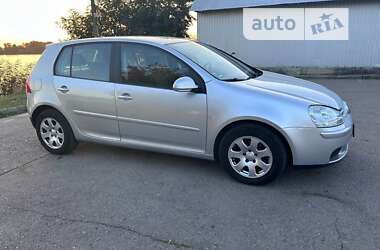 Хэтчбек Volkswagen Golf 2005 в 