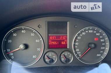 Хэтчбек Volkswagen Golf 2005 в 