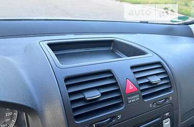 Хэтчбек Volkswagen Golf 2005 в 
