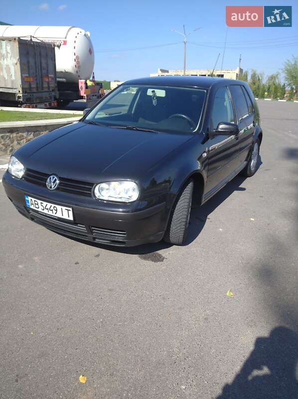 Хетчбек Volkswagen Golf 2001 в Чернівцях