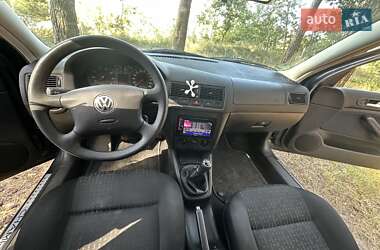 Хэтчбек Volkswagen Golf 2002 в Сумах