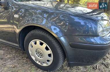 Хэтчбек Volkswagen Golf 2002 в Сумах