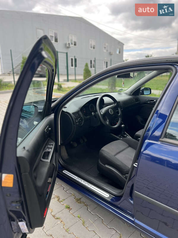 Хетчбек Volkswagen Golf 2001 в Вінниці