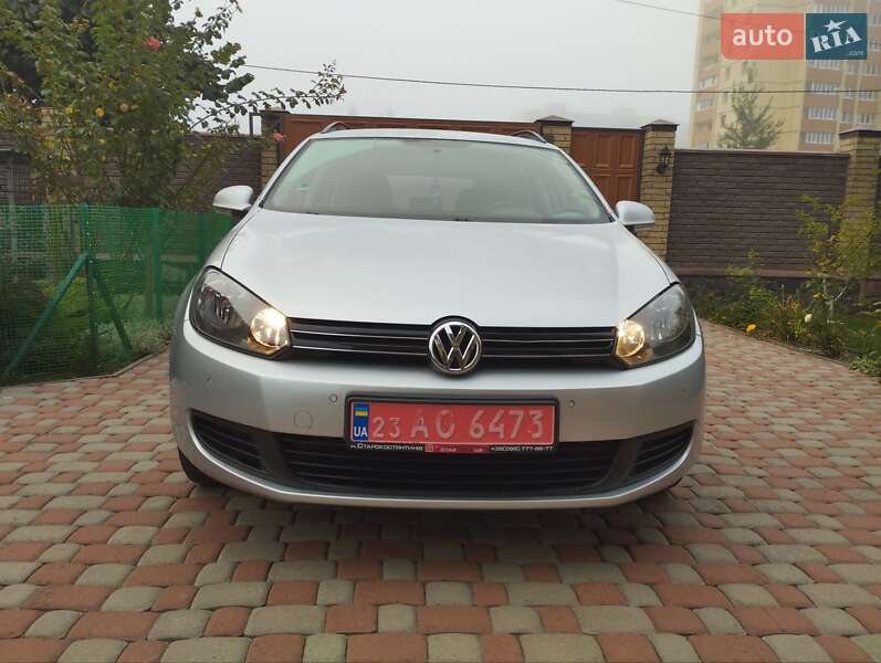 Універсал Volkswagen Golf 2010 в Житомирі