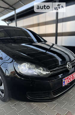 Хэтчбек Volkswagen Golf 2010 в 