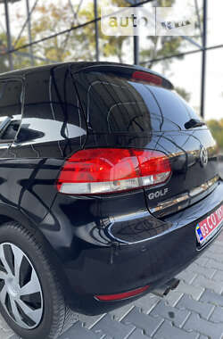 Хэтчбек Volkswagen Golf 2010 в 