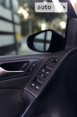 Хэтчбек Volkswagen Golf 2010 в 