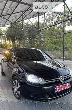 Хэтчбек Volkswagen Golf 2010 в 