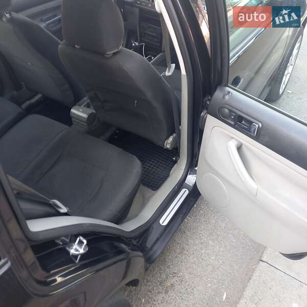 Універсал Volkswagen Golf 2000 в Києві