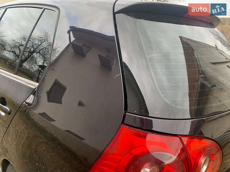 Хетчбек Volkswagen Golf 2004 в Тячеві