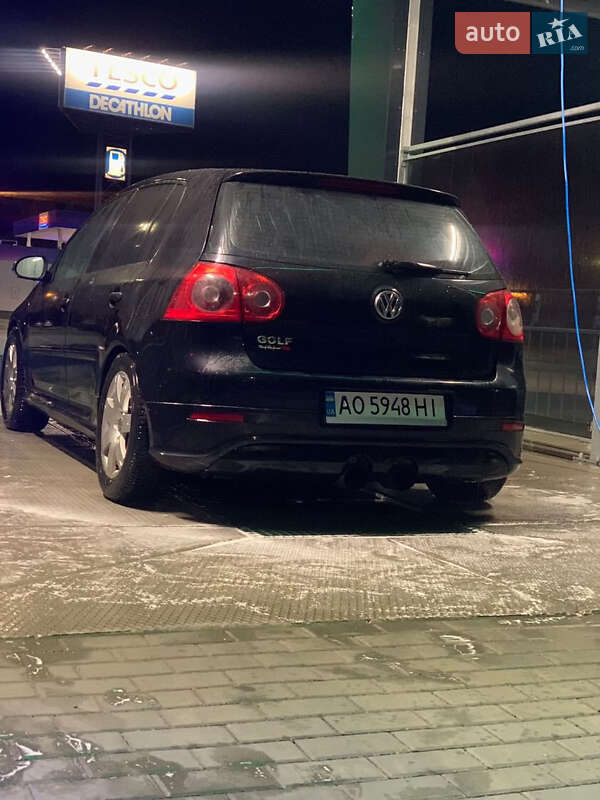 Хетчбек Volkswagen Golf 2004 в Тячеві
