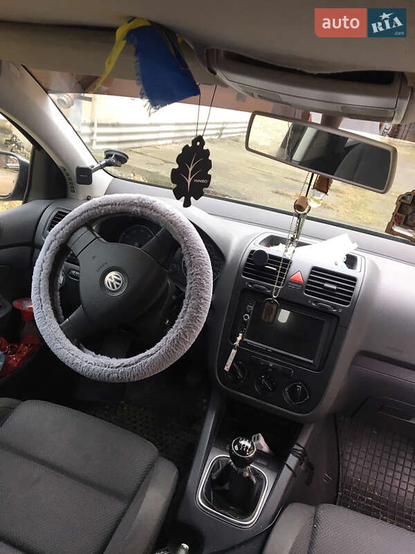 Хетчбек Volkswagen Golf 2004 в Тячеві