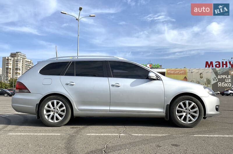 Универсал Volkswagen Golf 2009 в Сумах