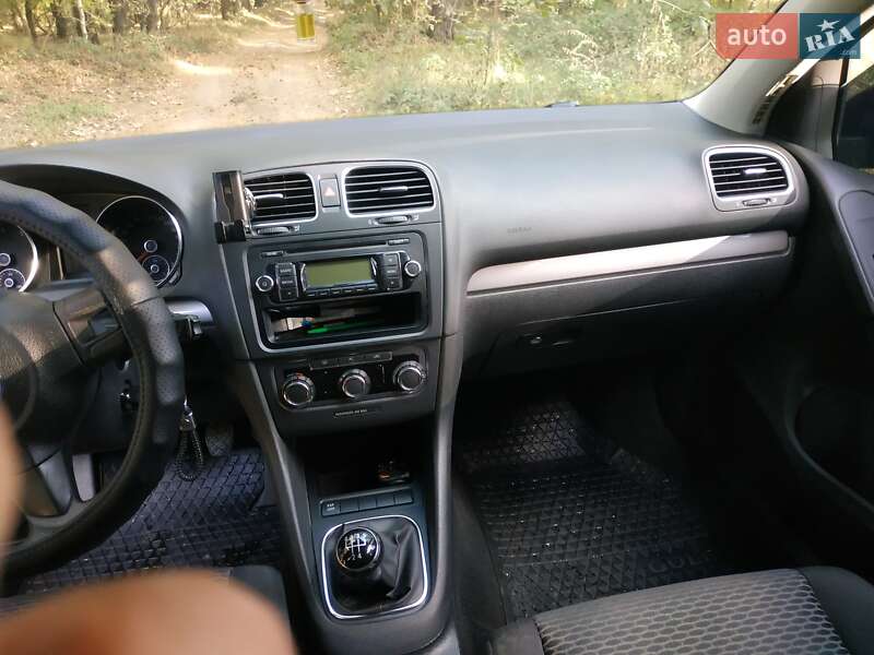 Хетчбек Volkswagen Golf 2009 в Харкові