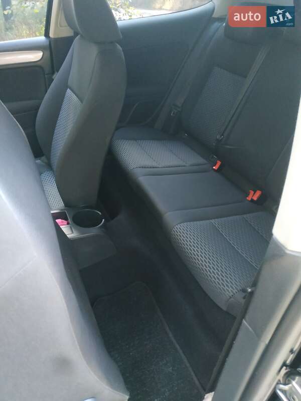 Хетчбек Volkswagen Golf 2009 в Харкові