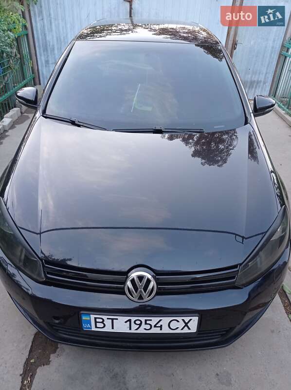 Хэтчбек Volkswagen Golf 2011 в Белозерке