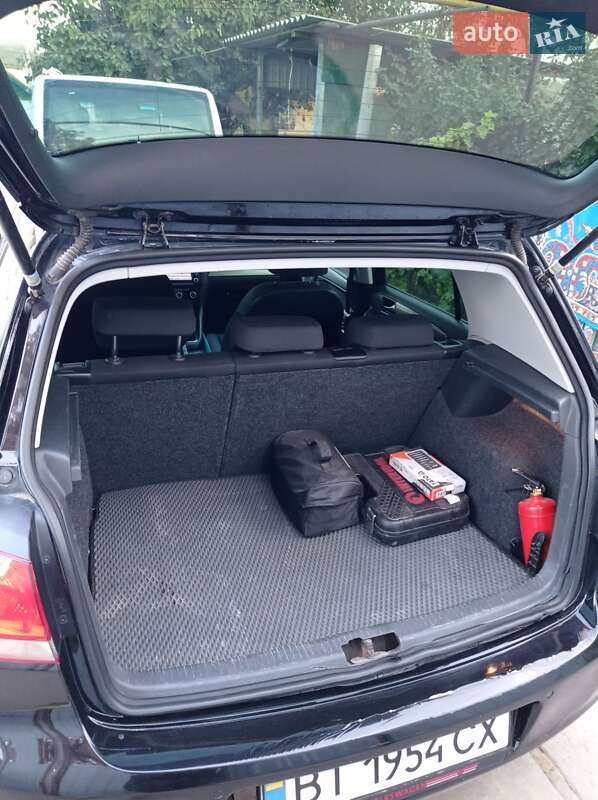 Хэтчбек Volkswagen Golf 2011 в Белозерке