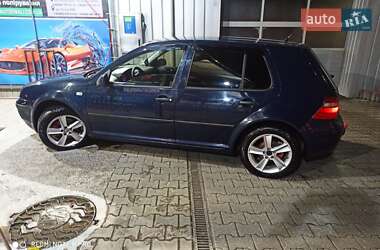 Хэтчбек Volkswagen Golf 2003 в Черновцах