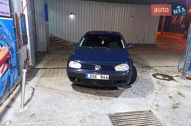 Хэтчбек Volkswagen Golf 2003 в Черновцах