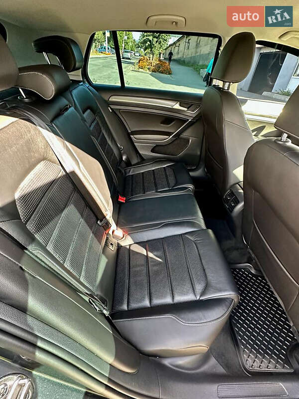 Хетчбек Volkswagen Golf 2017 в Умані