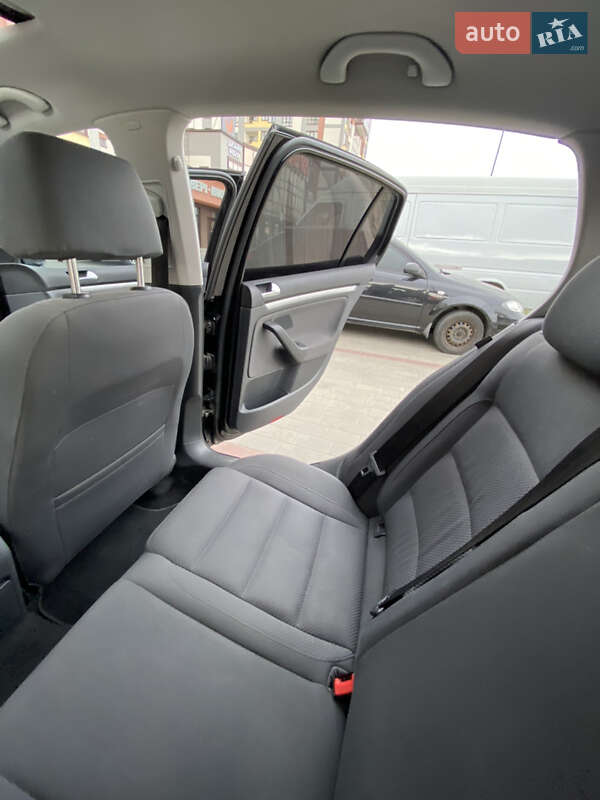 Хэтчбек Volkswagen Golf 2006 в Тернополе