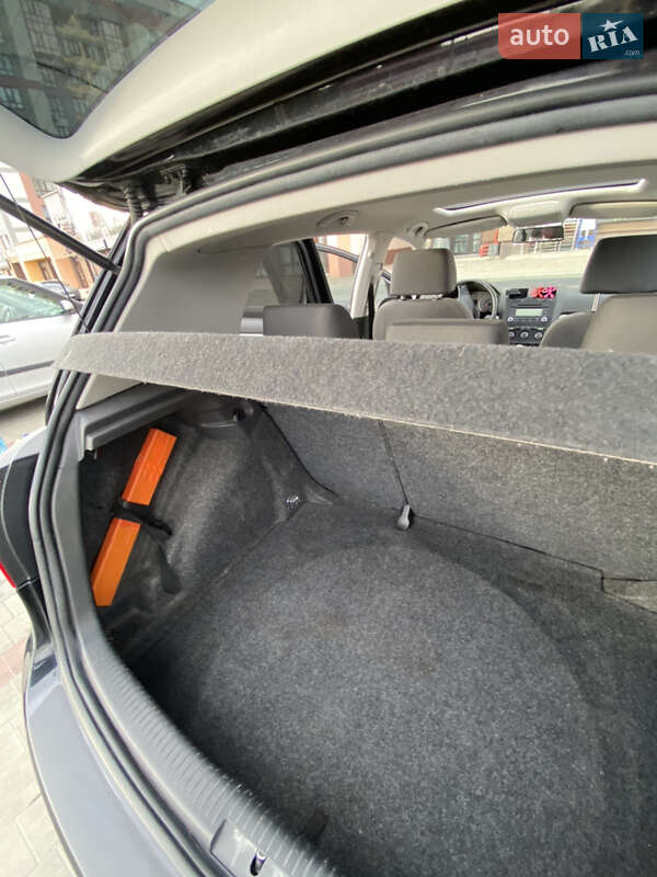Хэтчбек Volkswagen Golf 2006 в Тернополе